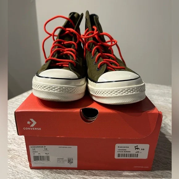 Converse Chuck Taylor Suede Size 10 Used Perfect Condition Only Worn Once!! - Picture 2 of 5